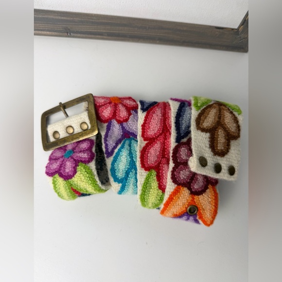Embroidered colorful wool floral belt - Picture 2 of 7